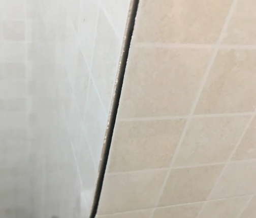 邗江瓷砖空鼓维修公司分享阳台瓷砖脱落的修复过程可以分为以下几个步骤